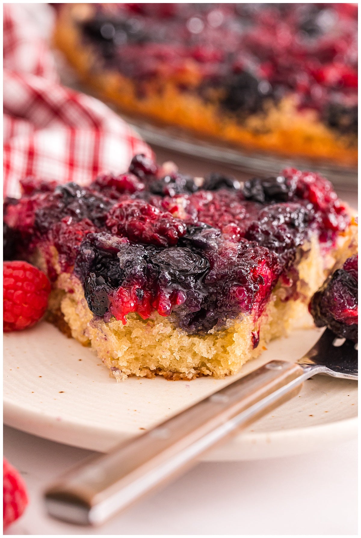 Berry Upside Down Cake Exclusive